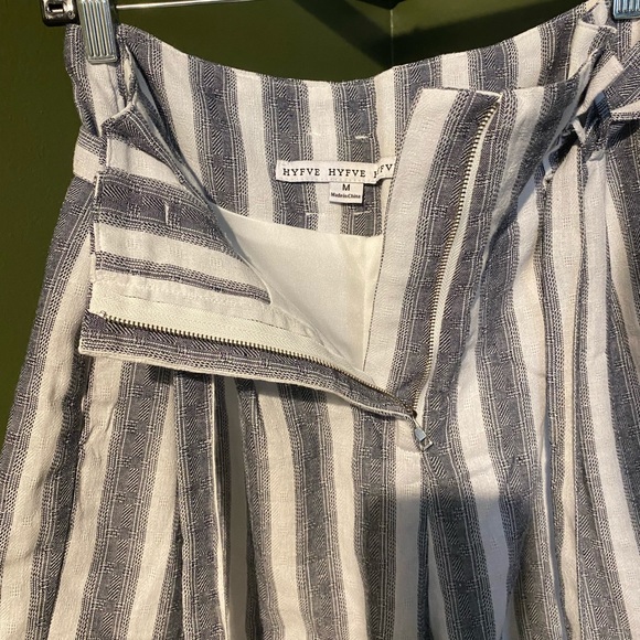 🌟HYFVE Stripe Paperbag Style Shorts🌟 - Picture 3 of 5